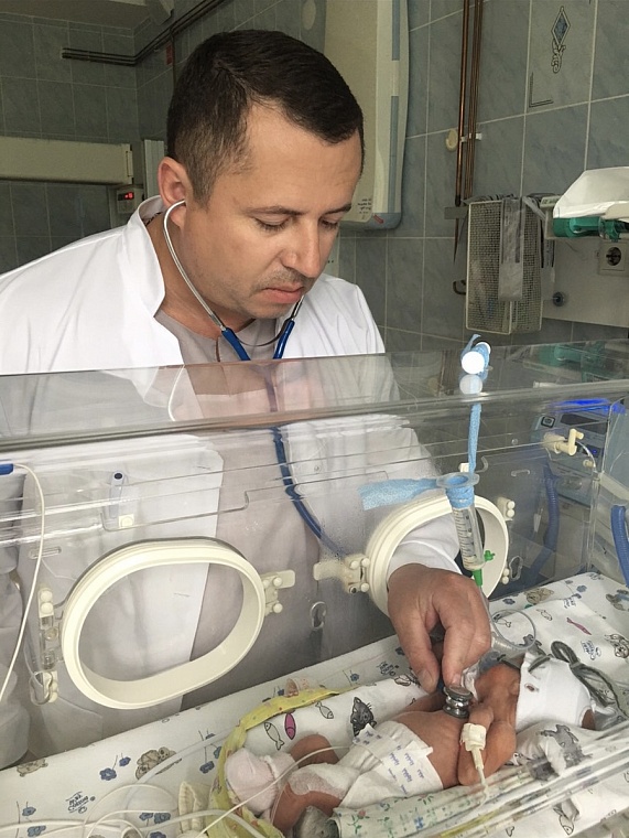 Самый первый врач: тюменские неонатологи отмечают профессиональный праздник