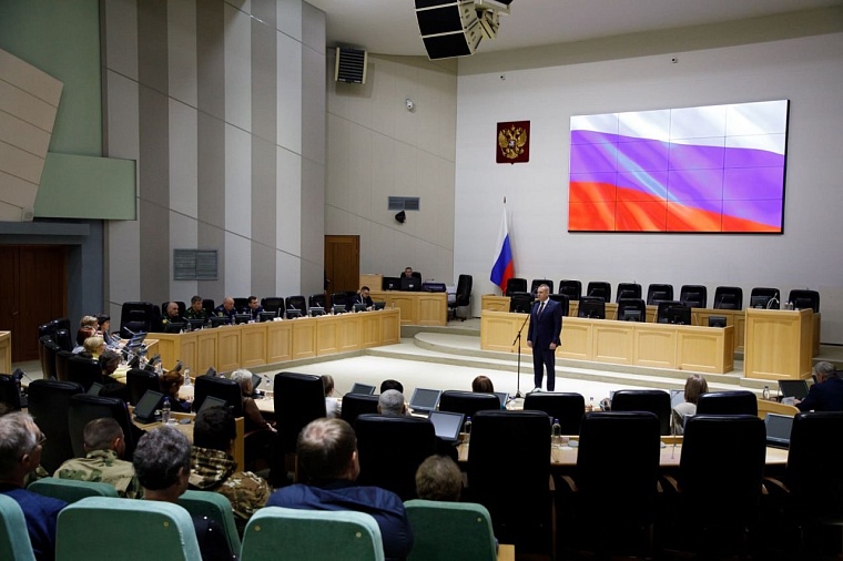 В Тюмени семьям погибших в зоне СВО передали Ордена Мужества героев