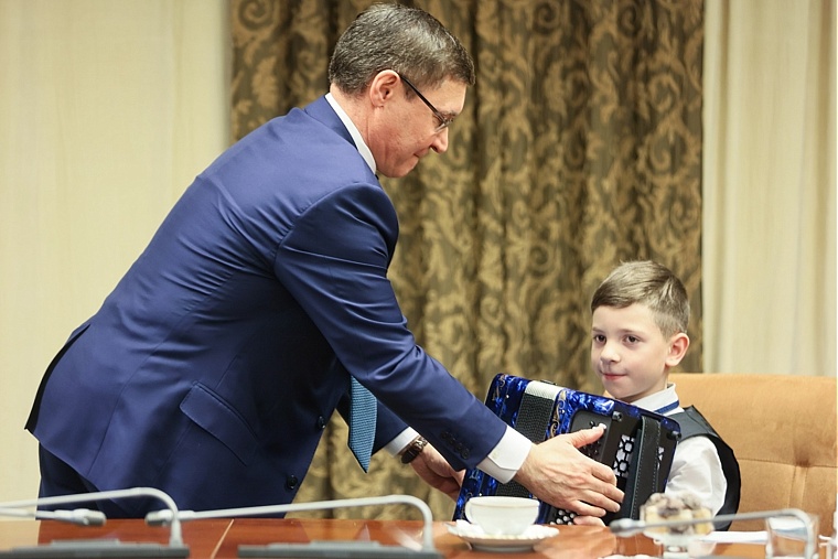 Владимир Якушев: Акция «Елка желаний» важная и нужная