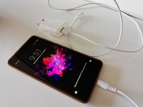 Опасности использования гаджетов во время зарядки назвал эксперт