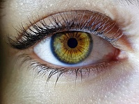 О важности защиты глаз напомнили тюменские офтальмологи
