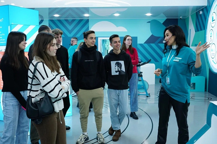 Нефтяные картины, гастрономический спектакль, драма «Тобол»: как прошел День Тюменской области на ВДНХ