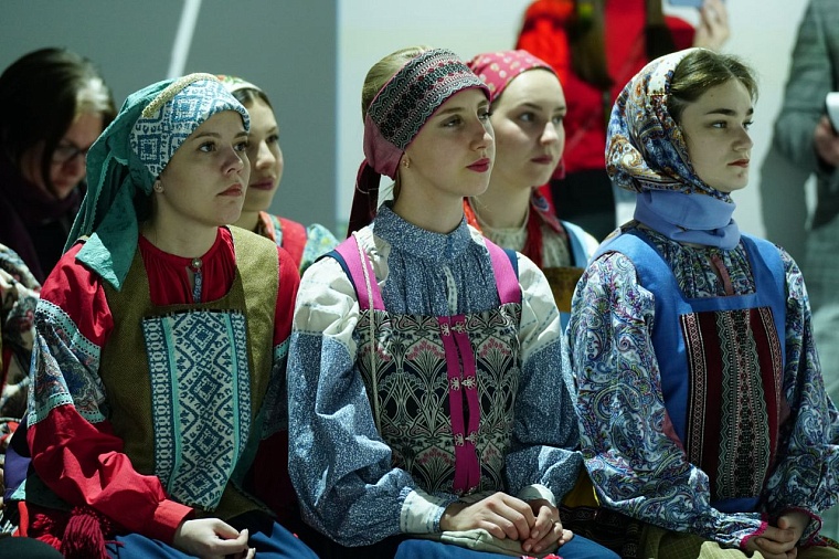 Нефтяные картины, гастрономический спектакль, драма «Тобол»: как прошел День Тюменской области на ВДНХ