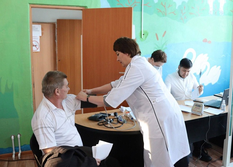 «Здоровое село»: тюменские врачи проведут прием пациентов в Омутинском районе