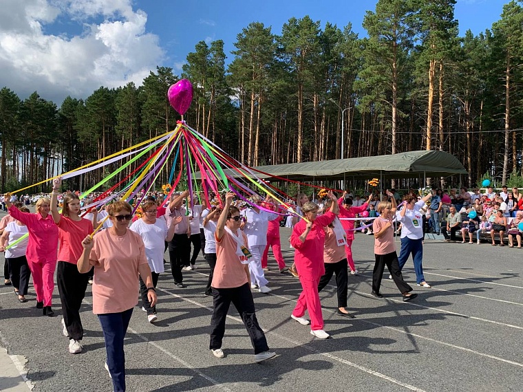 Александр Моор вручил награды жителям Нижнетавдинского района