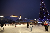 В Тобольске ледовый городок у Кремля открыли онлайн, а у катка на Базарной площади поменяли график работы