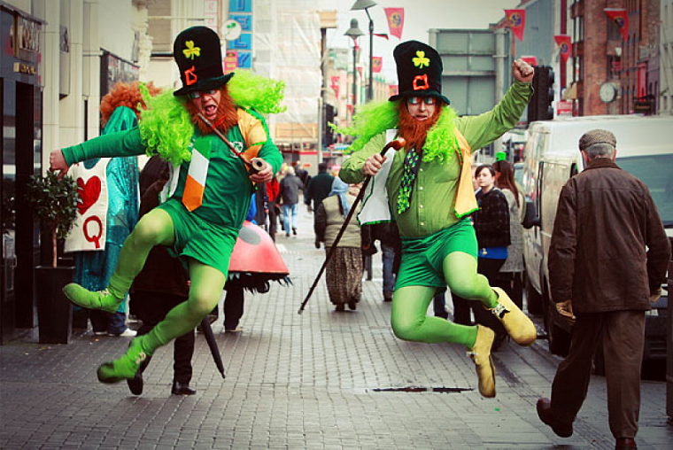 Афиша на уик-энд: Час Земли, Dj Грув и день Святого Патрика