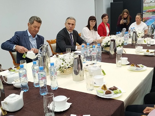 Губернатор Александр Моор встретился с женами мобилизованных в Заводоуковске