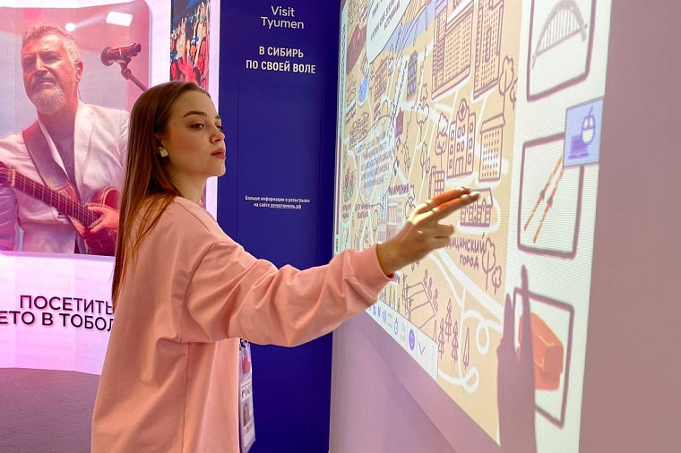 Александр Моор оценил стенд «Тюменская область, я люблю тебя!» на выставке "Россия" на ВДНХ