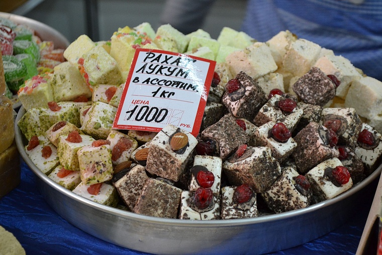 Унты, гномы, сыр: что купить на новогодней ярмарке