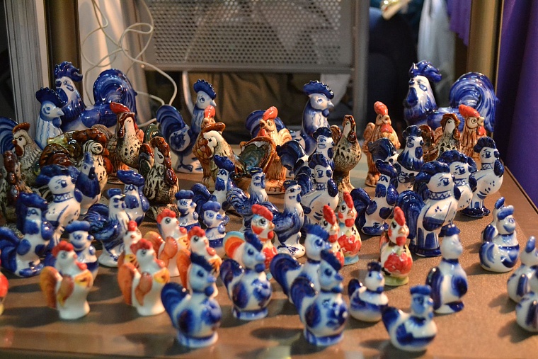 Унты, гномы, сыр: что купить на новогодней ярмарке