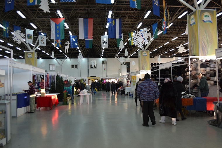 Унты, гномы, сыр: что купить на новогодней ярмарке