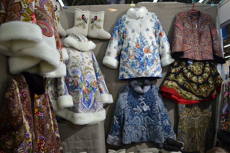 Унты, гномы, сыр: что купить на новогодней ярмарке