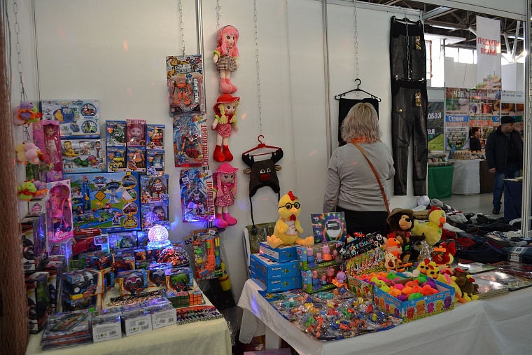 Унты, гномы, сыр: что купить на новогодней ярмарке