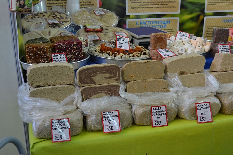 Унты, гномы, сыр: что купить на новогодней ярмарке