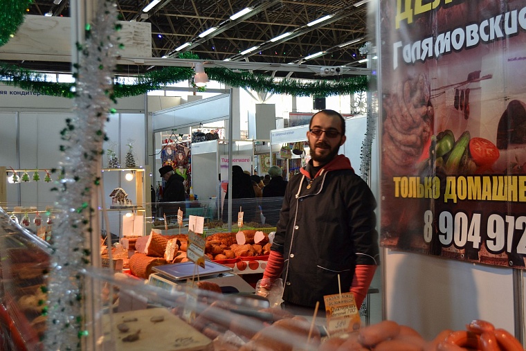 Унты, гномы, сыр: что купить на новогодней ярмарке