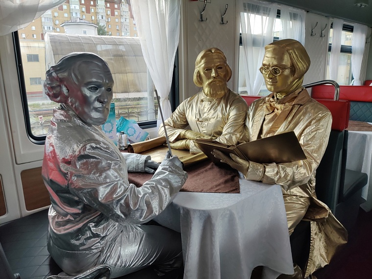 Обед в компании ученых мужей, писателей, музыкантов