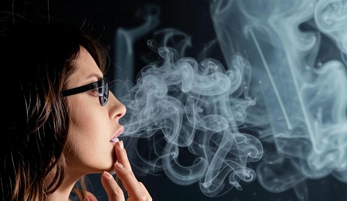Врач объяснила, почему курильщикам сложно распрощаться со своей привычкой