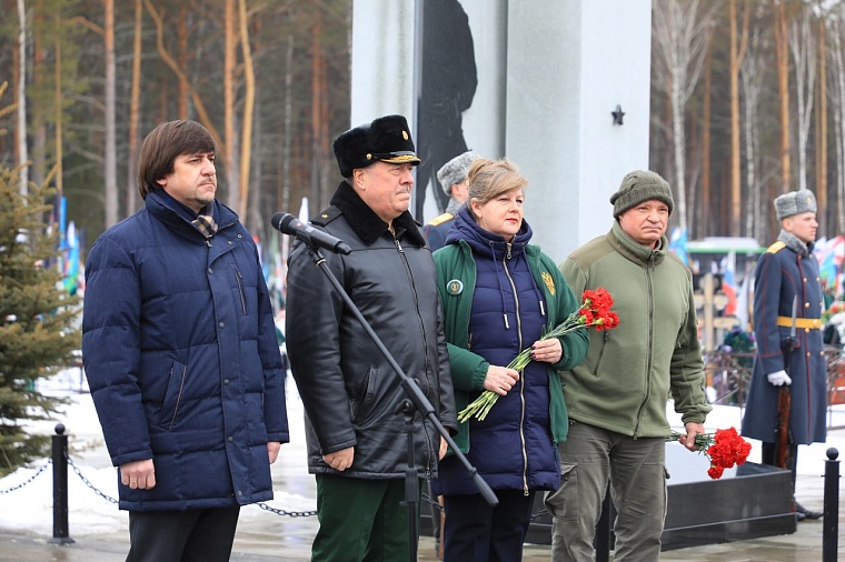 В Тюмени открыли мемориал погибшим участникам СВО
