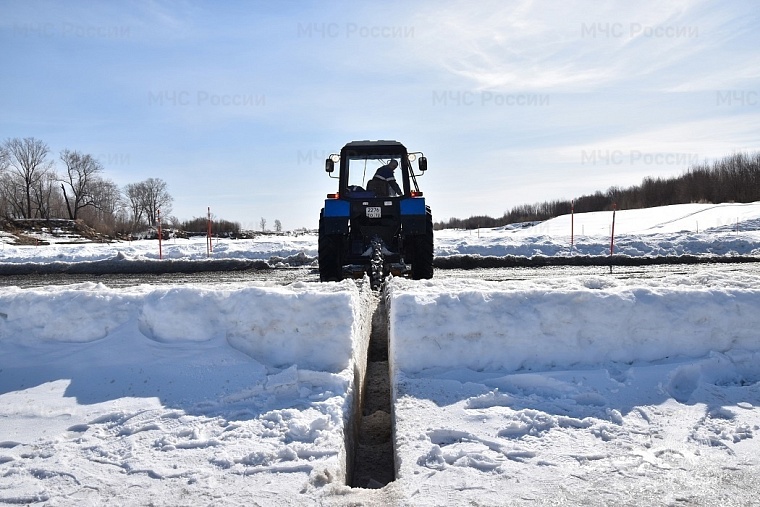 В Тюменской области закрывают последнюю ледовую переправу
