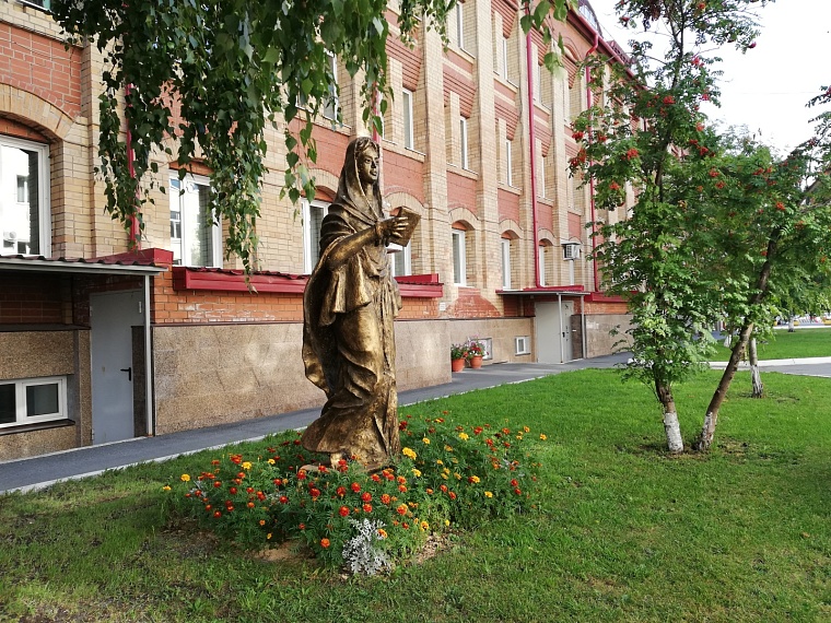 Учебники, шезлонги, катки: студенческие места в Тюмени