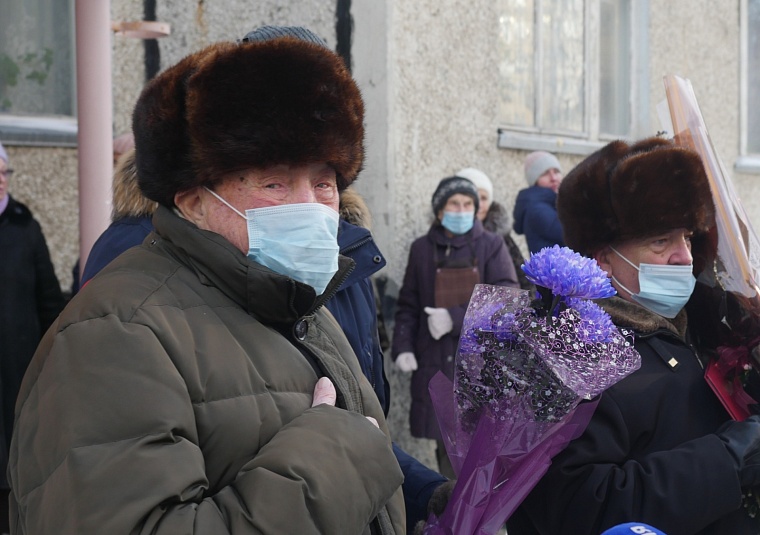 Тюменского ветерана войны Михаила Никишина поздравили со 100-летним юбилеем