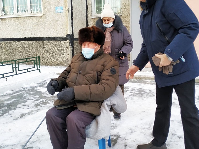 Тюменского ветерана войны Михаила Никишина поздравили со 100-летним юбилеем