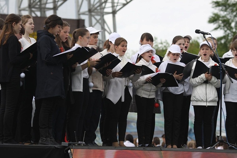Гимн перед началом учебы: Госдума против, школы – за