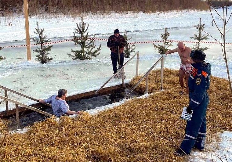 МЧС: в Тюменской области более 35 тысяч человек окунулись в крещенскую воду