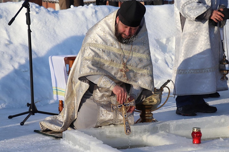 В Заводоуковске крещенские купания продлятся до полуночи 19 января