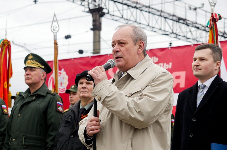 Агитпоезд привез в Тюмень 12 томов о войне и ощущение праздника Победы