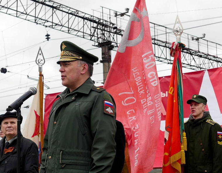 Агитпоезд привез в Тюмень 12 томов о войне и ощущение праздника Победы