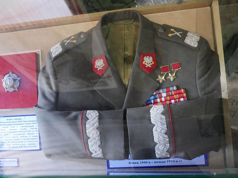 Агитпоезд привез в Тюмень 12 томов о войне и ощущение праздника Победы