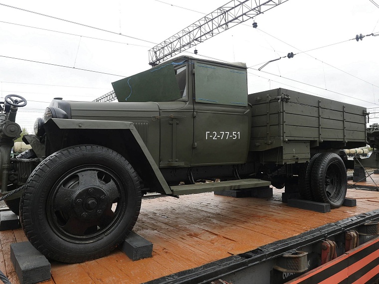 Агитпоезд привез в Тюмень 12 томов о войне и ощущение праздника Победы