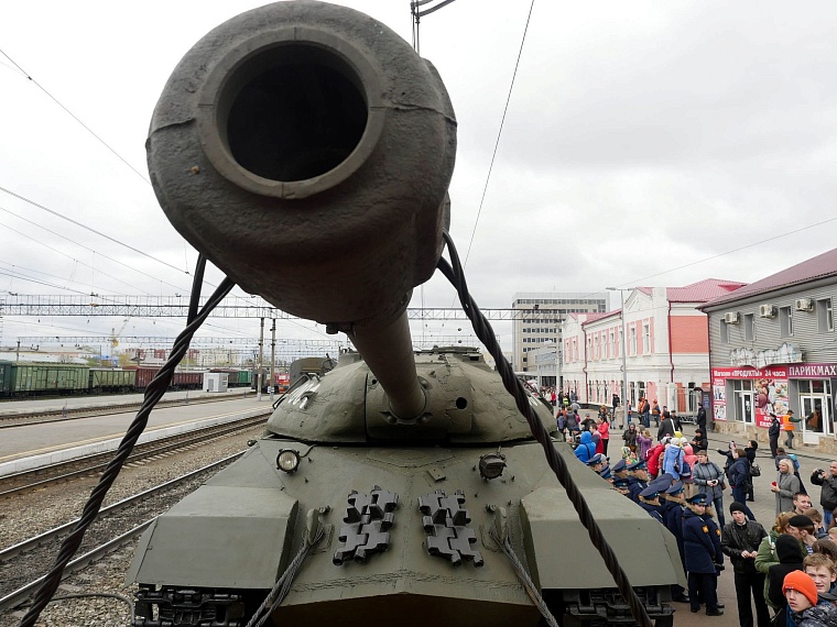 Агитпоезд привез в Тюмень 12 томов о войне и ощущение праздника Победы