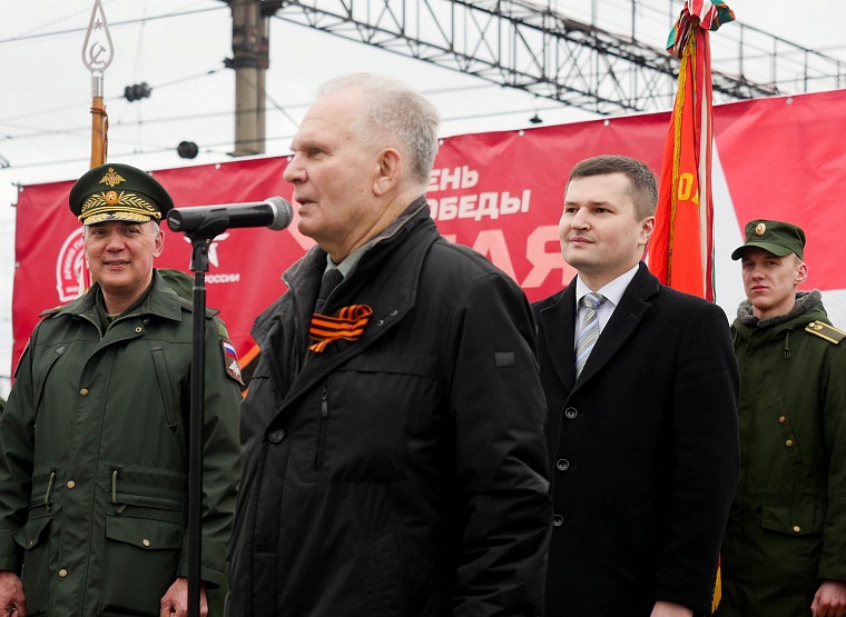 Агитпоезд привез в Тюмень 12 томов о войне и ощущение праздника Победы