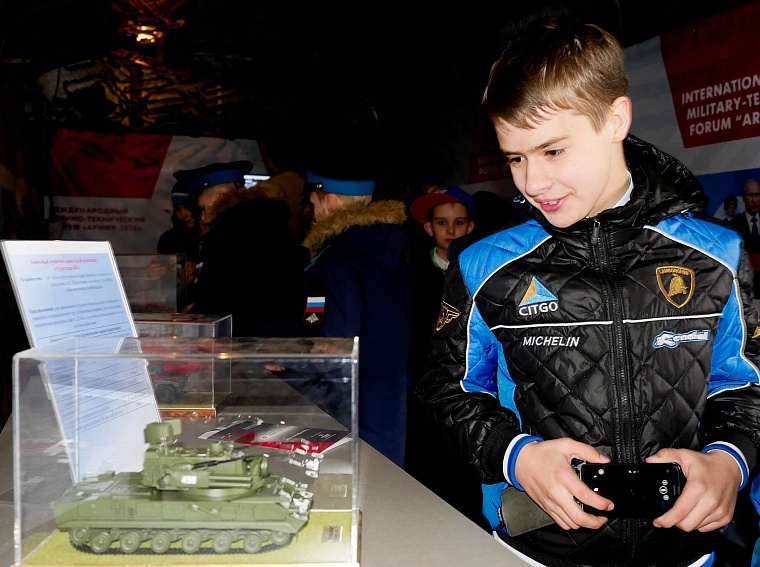 Агитпоезд привез в Тюмень 12 томов о войне и ощущение праздника Победы