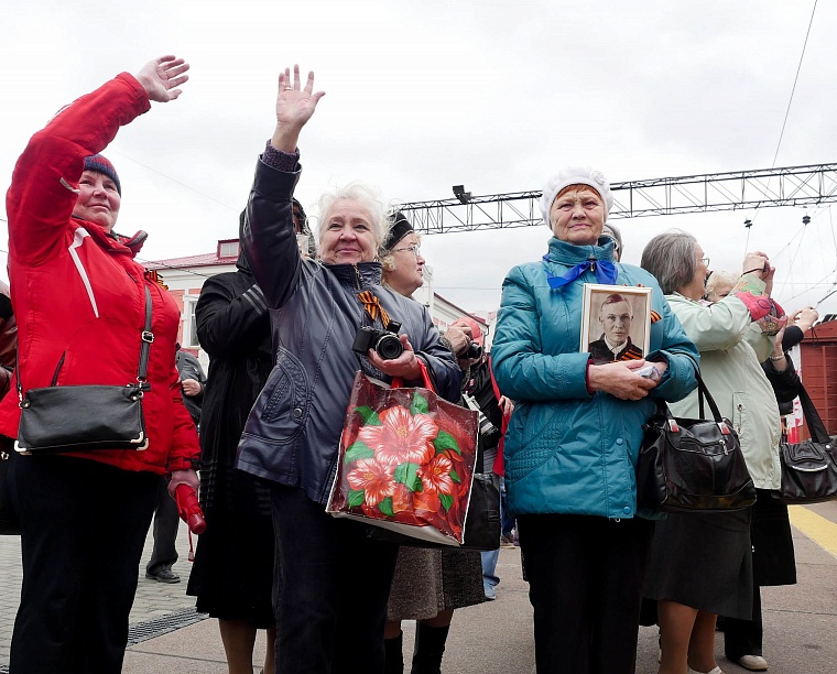 Агитпоезд привез в Тюмень 12 томов о войне и ощущение праздника Победы