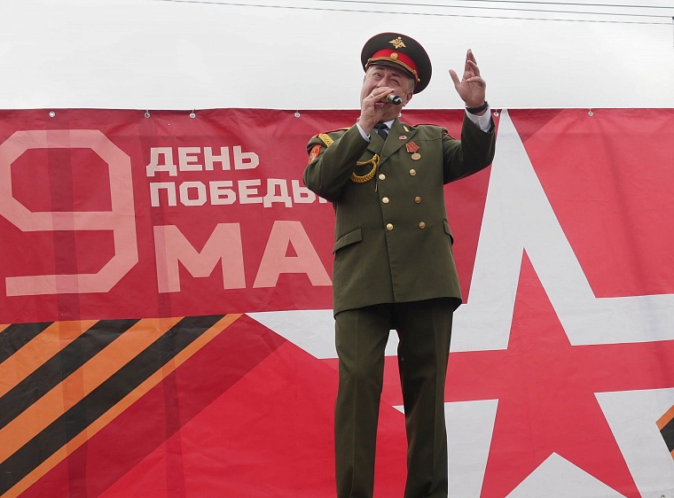 Агитпоезд привез в Тюмень 12 томов о войне и ощущение праздника Победы