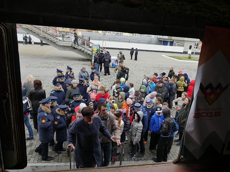 Агитпоезд привез в Тюмень 12 томов о войне и ощущение праздника Победы