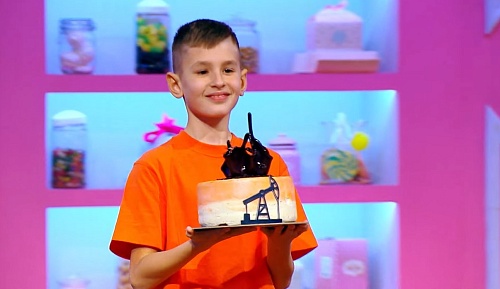 Тюменец попал в финал шоу «Кондитер. Дети» с тортом в виде нефтяной вышки
