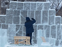 При создании ледовых фигур скульпторы используют... водку