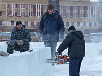 При создании ледовых фигур скульпторы используют... водку