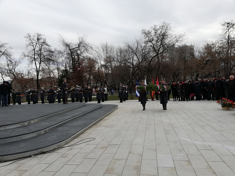 В Тюмени открыли стелу в честь присвоения звания «Города трудовой доблести»