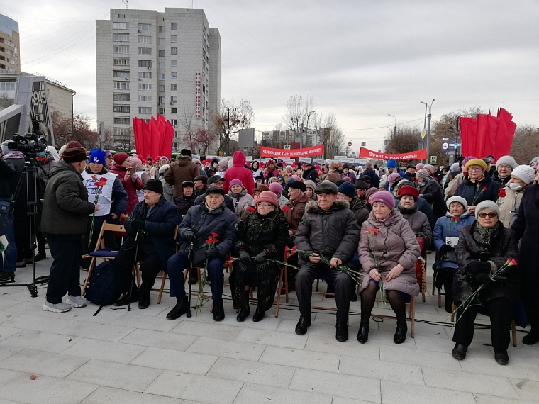 В Тюмени открыли стелу в честь присвоения звания «Города трудовой доблести»