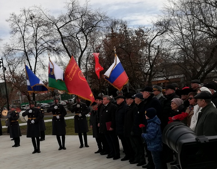 В Тюмени открыли стелу в честь присвоения звания «Города трудовой доблести»