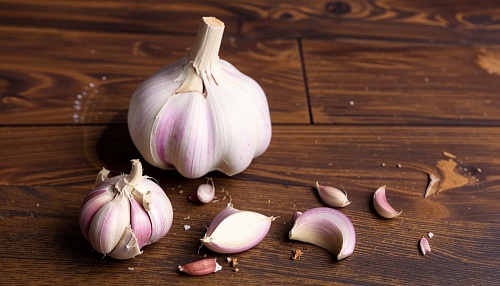 Зеркало, чеснок и соль: как защититься от сглаза и порчи