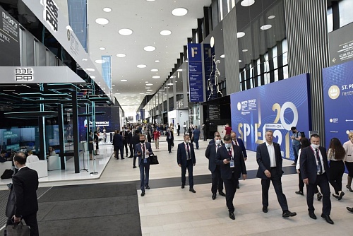 Александр Моор работает на Петербургском международном экономическом форуме