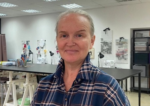 Тюменские самозанятые получат навыки бровиста и научатся шить одежду