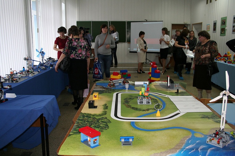 Тюменские родители прожили один день в роли учеников и воспитанников детских садов